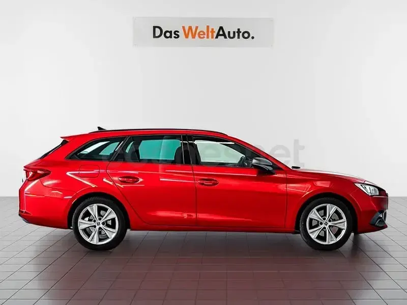 Usado Seat Leon FR 150 CV (110 kW) 2022 Rojo Familiar
