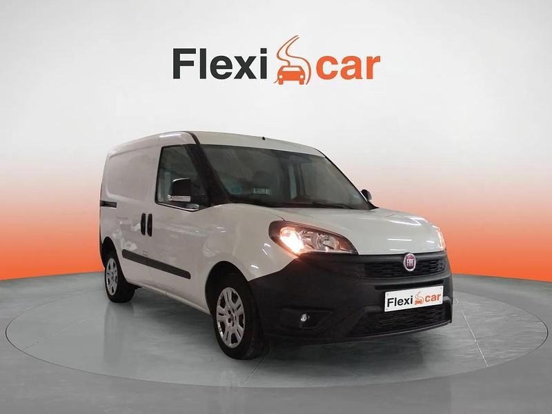 Usado Fiat Doblò 106 CV (77 kW) 2022 Blanco Monovolumen