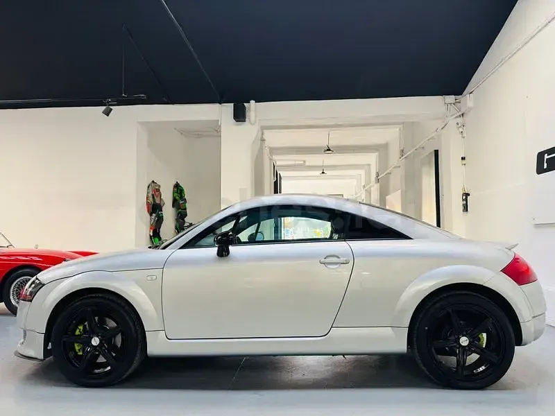 Usado Audi TT 180 CV (132 kW) 1999 Gris / plata Coupe