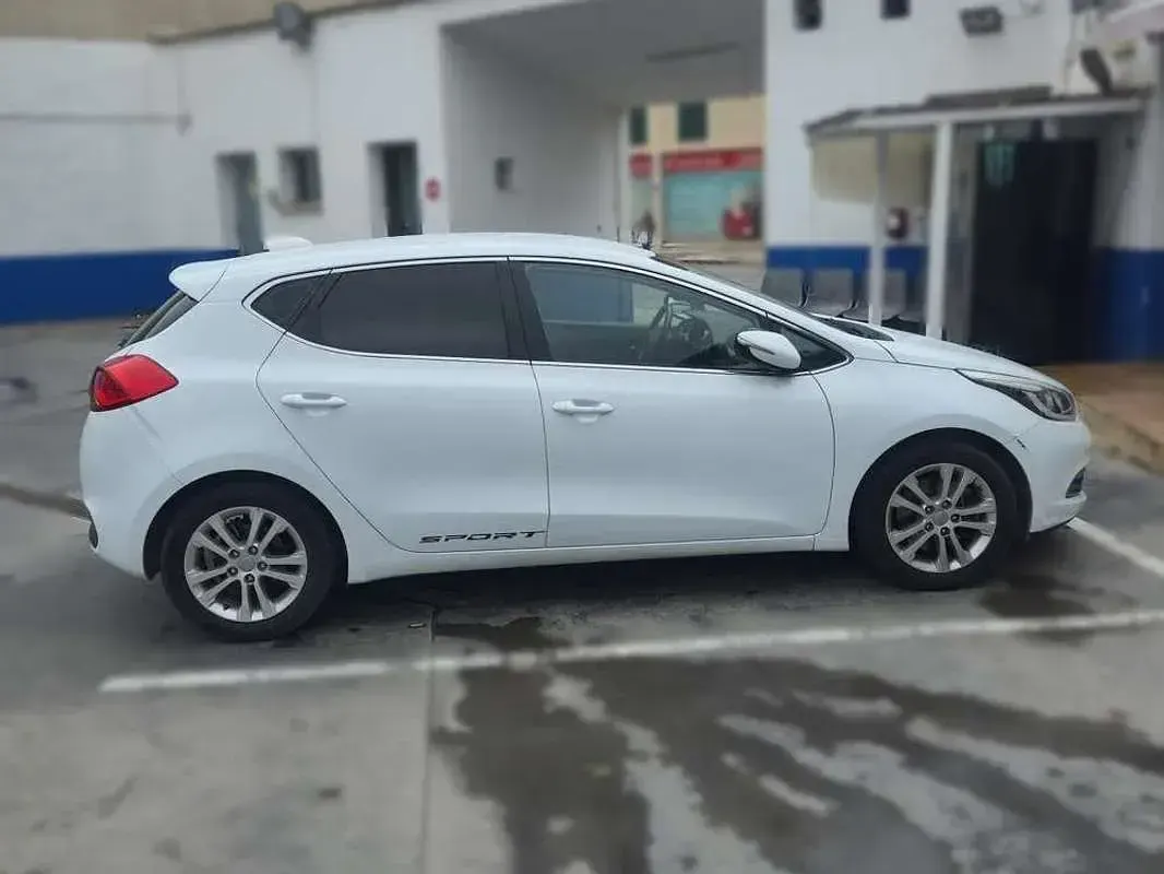 Usado Kia Ceed 101 CV (74 kW) 2014 Blanco Utilitario