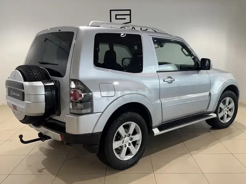 Usado Mitsubishi Montero Intense 160 CV (117 kW) 2008 Gris / plata SUV