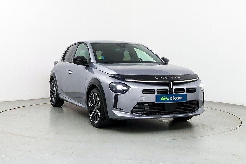 Usado Lancia Ypsilon 110 CV (80 kW) 2025 Gris / plata Utilitario