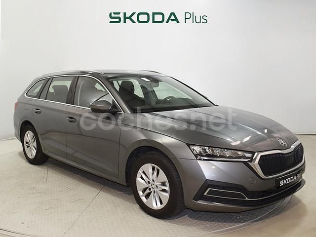 Gris / plata Usado 2024 Skoda Octavia Ambition Familiar | 25.300 € (Buen precio) - Imagen 1/4