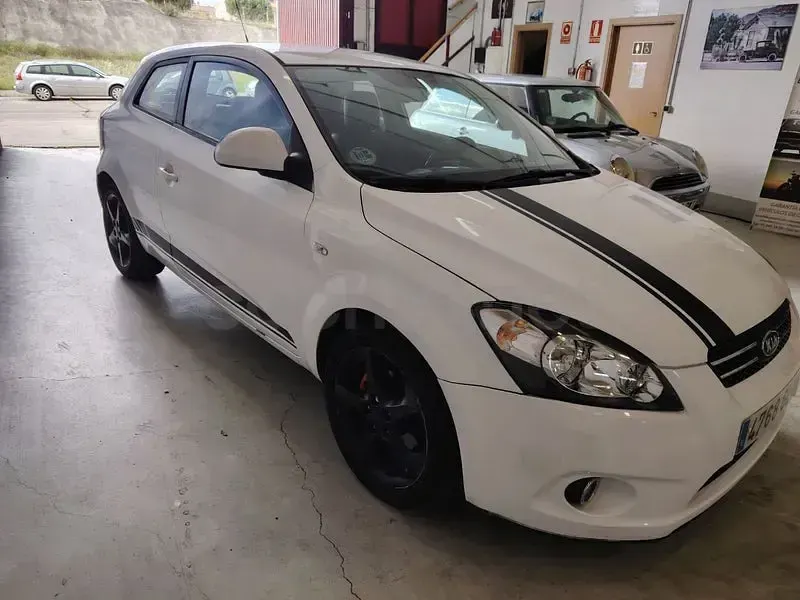 Używany Kia ProCeed 140 KM (102 kW) 2009 Biały Hatchback