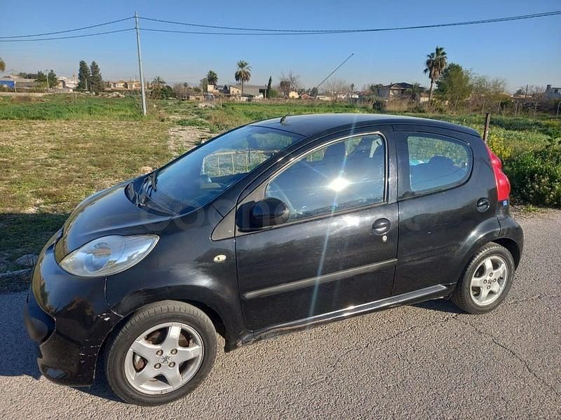 Usado Peugeot 107 68 CV (50 kW) 2008 Negro Utilitario