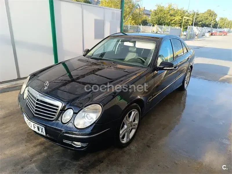 Usado Mercedes E280 Avantgarde 190 CV (139 kW) 2007 Negro Berlina