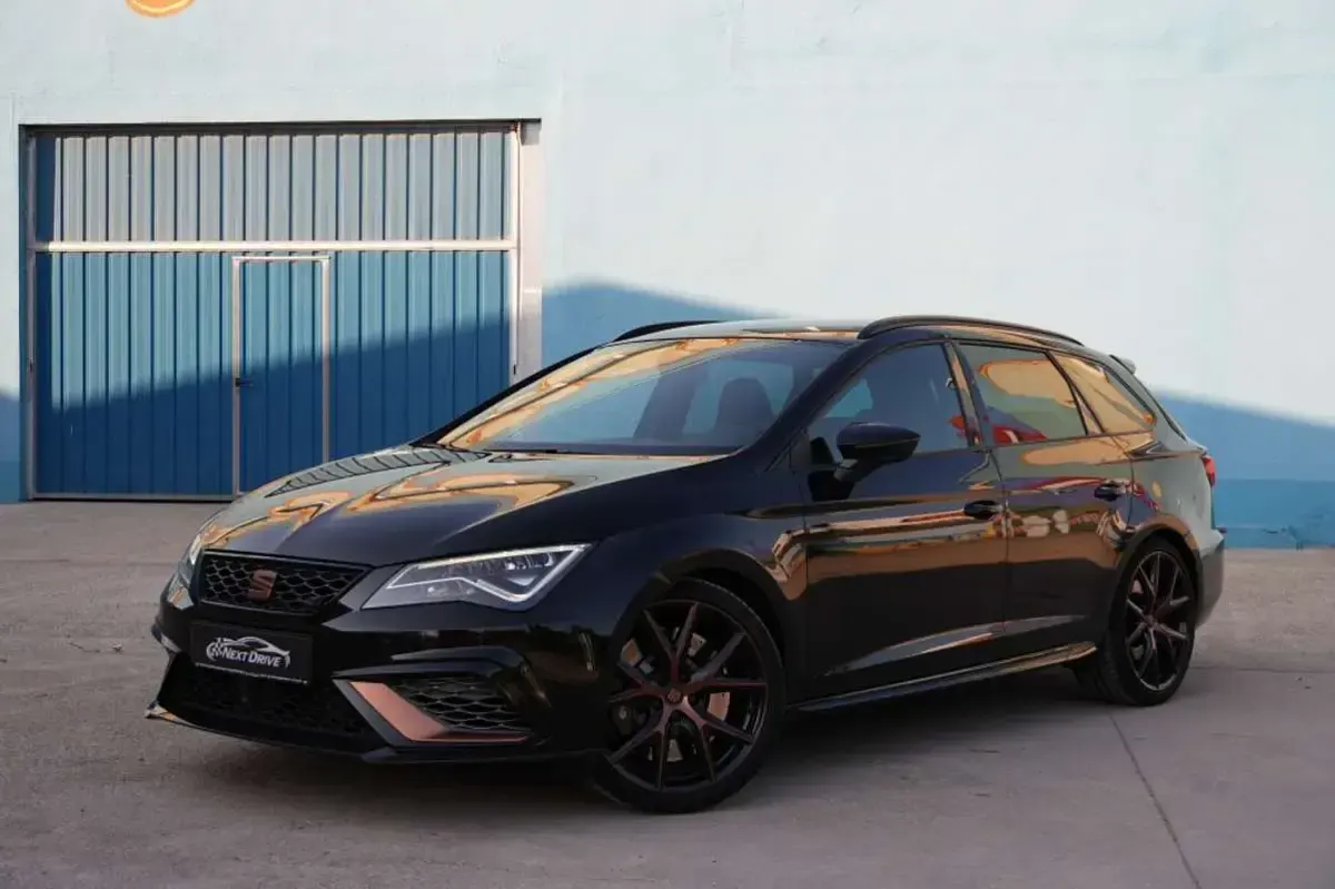 Usado Seat Leon ST 4Drive 300 CV (220 kW) 2020 Negro Familiar