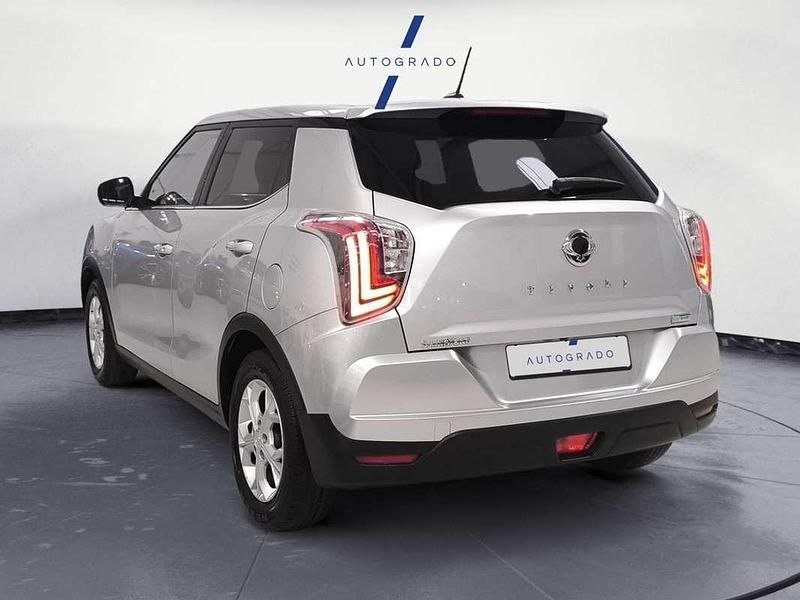 Usado Ssangyong (KGM) Tivoli Limited 163 CV (119 kW) 2021 Gris SUV