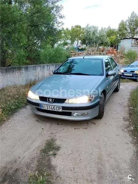 Usado Peugeot 406 112 CV (82 kW) 1999 Gris / plata Berlina