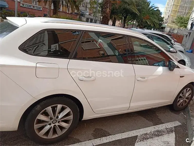 Usado Seat Leon ST Style 110 CV (80 kW) 2018 Blanco Familiar