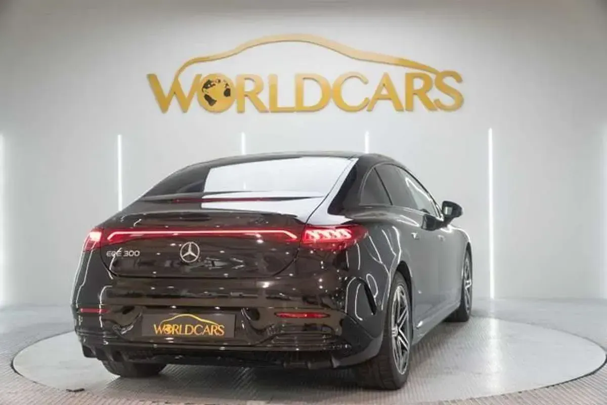 Usado Mercedes EQE350 AMG line 214 kW (292 CV) 2023 Negro Berlina
