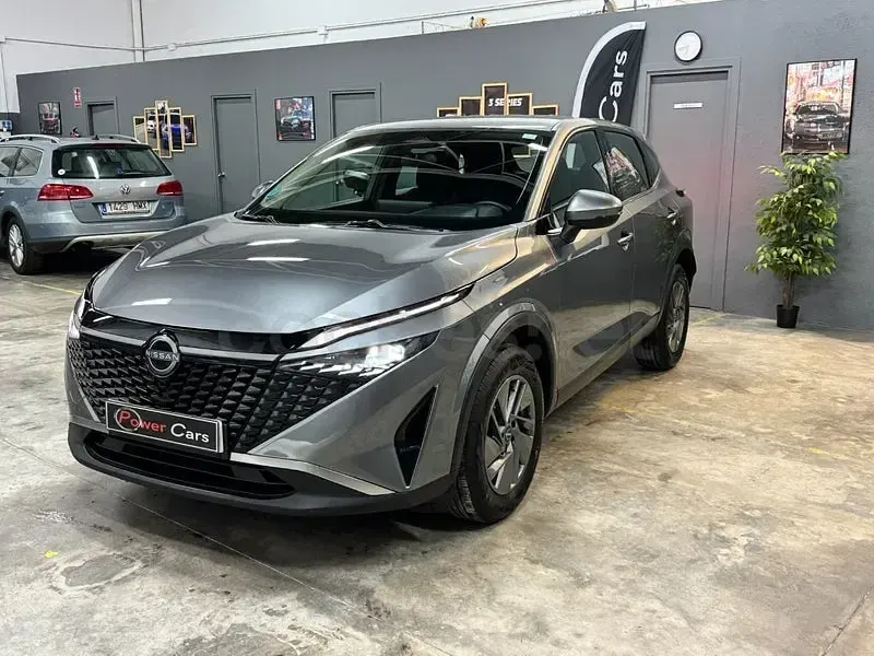 Usado Nissan Qashqai Acenta 158 CV (116 kW) 2024 Gris / plata SUV