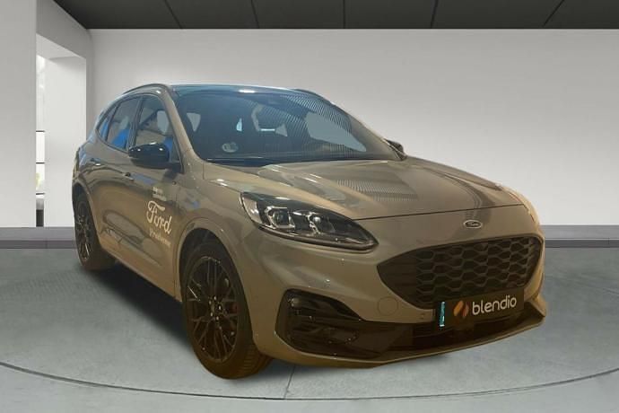 Usado Ford Kuga ST-Line X 192 CV (141 kW) 2023 Plateado SUV
