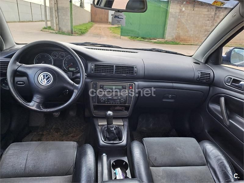 Usado VW Passat Highline 130 CV (95 kW) 2002 Azul Berlina