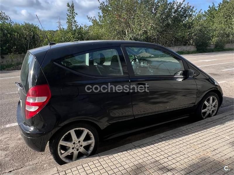 Usado Mercedes A150 Elegance 95 CV (69 kW) 2006 Negro Monovolumen