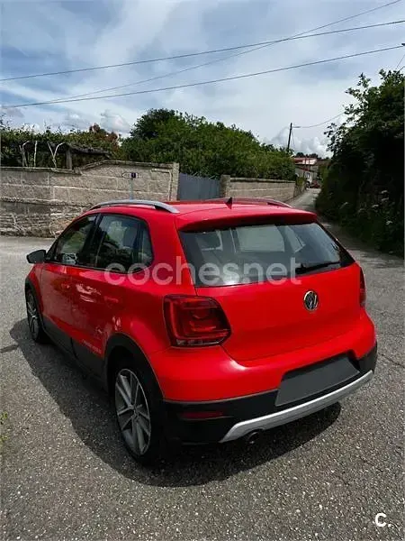 Usado VW Polo Cross 105 CV (77 kW) 2011 Rojo Utilitario