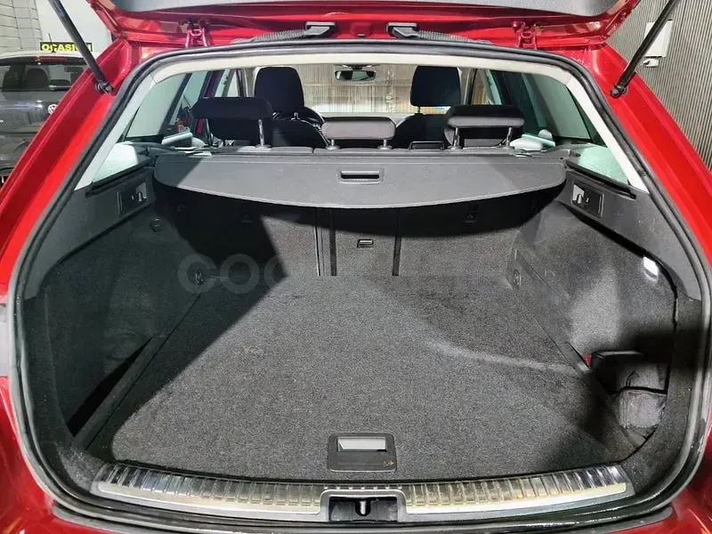 Usado Seat Leon Style 130 CV (95 kW) 2018 Rojo Familiar