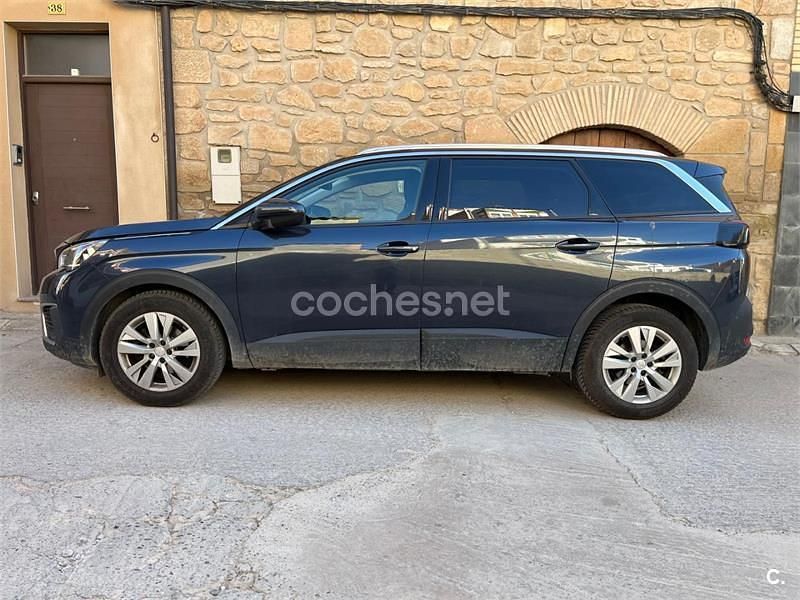 Usado Peugeot 5008 Active 130 CV (95 kW) 2018 Azul SUV