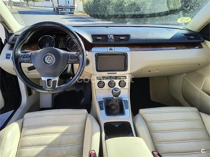 Negro Usado 2009 VW Passat Highline Berlina | 6650 € (Precio justo) - Imagen 1/4