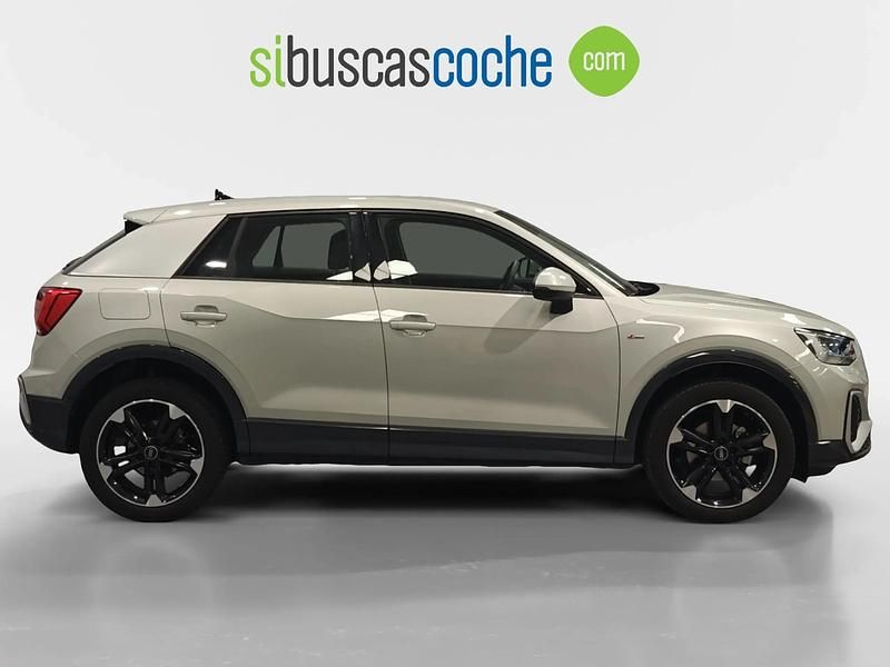 Usado Audi Q2 S-Line 116 CV (85 kW) 2025 Gris/plata SUV