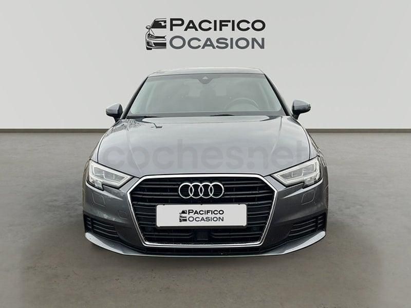 Usado Audi A3 131 CV (96 kW) 2019 Gris / plata Berlina