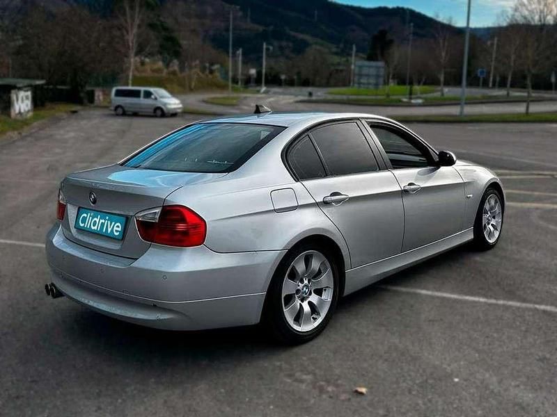 Usado BMW 318 143 CV (105 kW) 2008 Gris Berlina