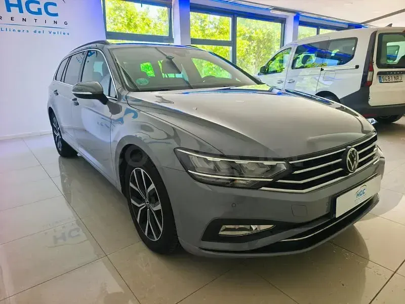 Usado VW Passat Executive 150 CV (110 kW) 2023 Gris / plata Familiar