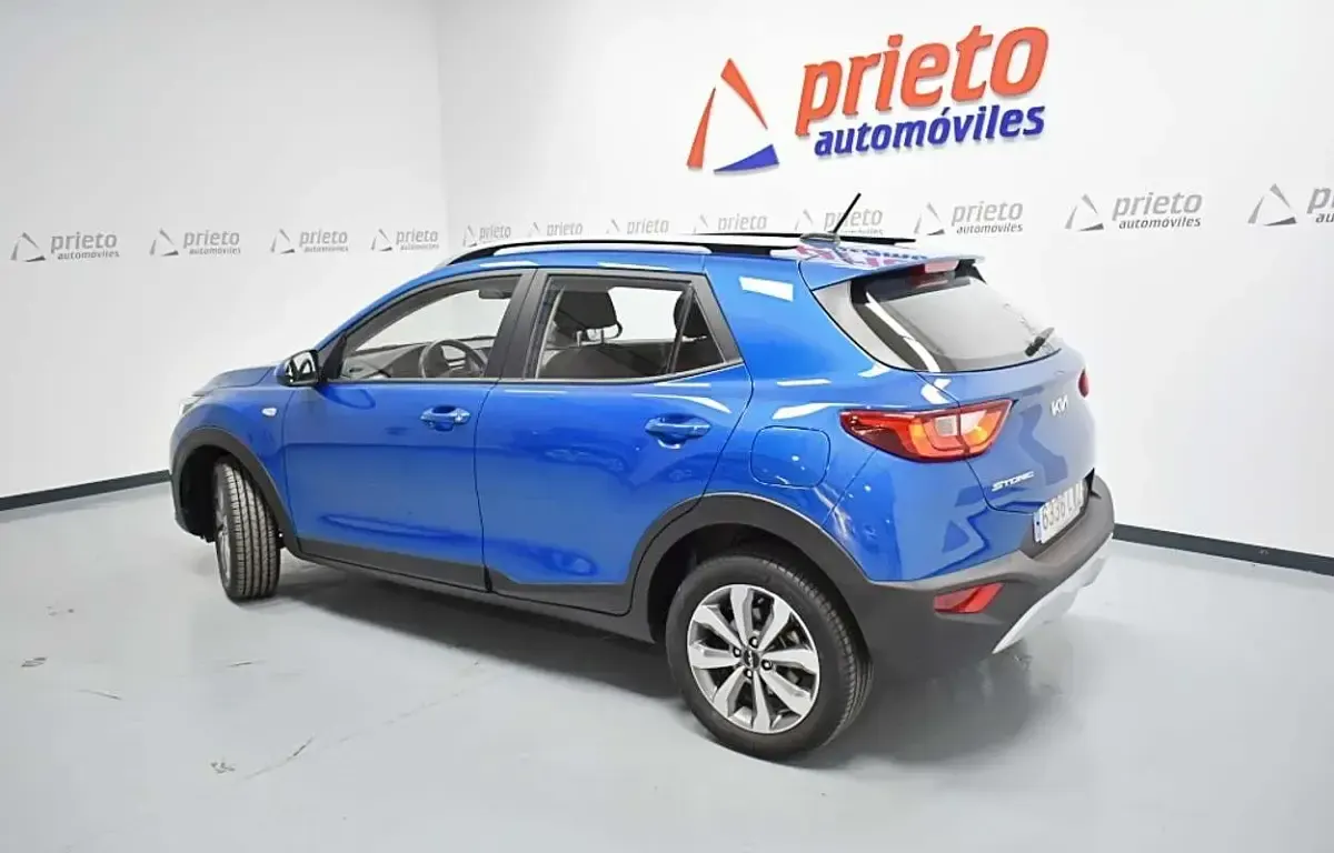 Usado Kia Stonic 84 CV (61 kW) 2022 Azul SUV