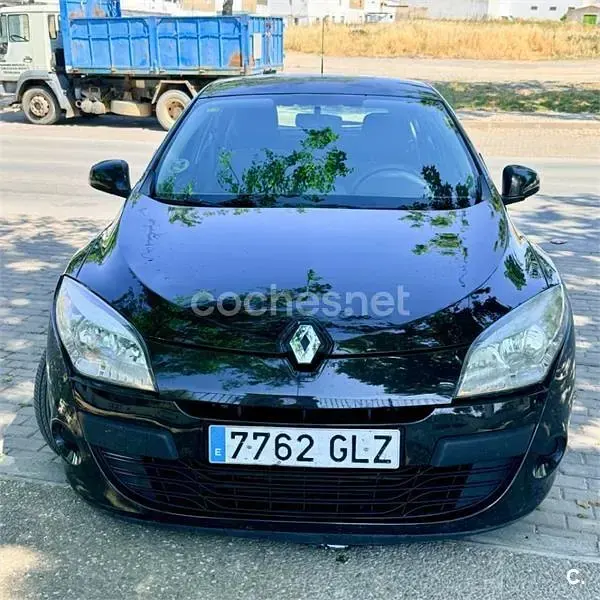Usado Renault Mégane III Authentique 85 CV (62 kW) 2009 Negro Berlina