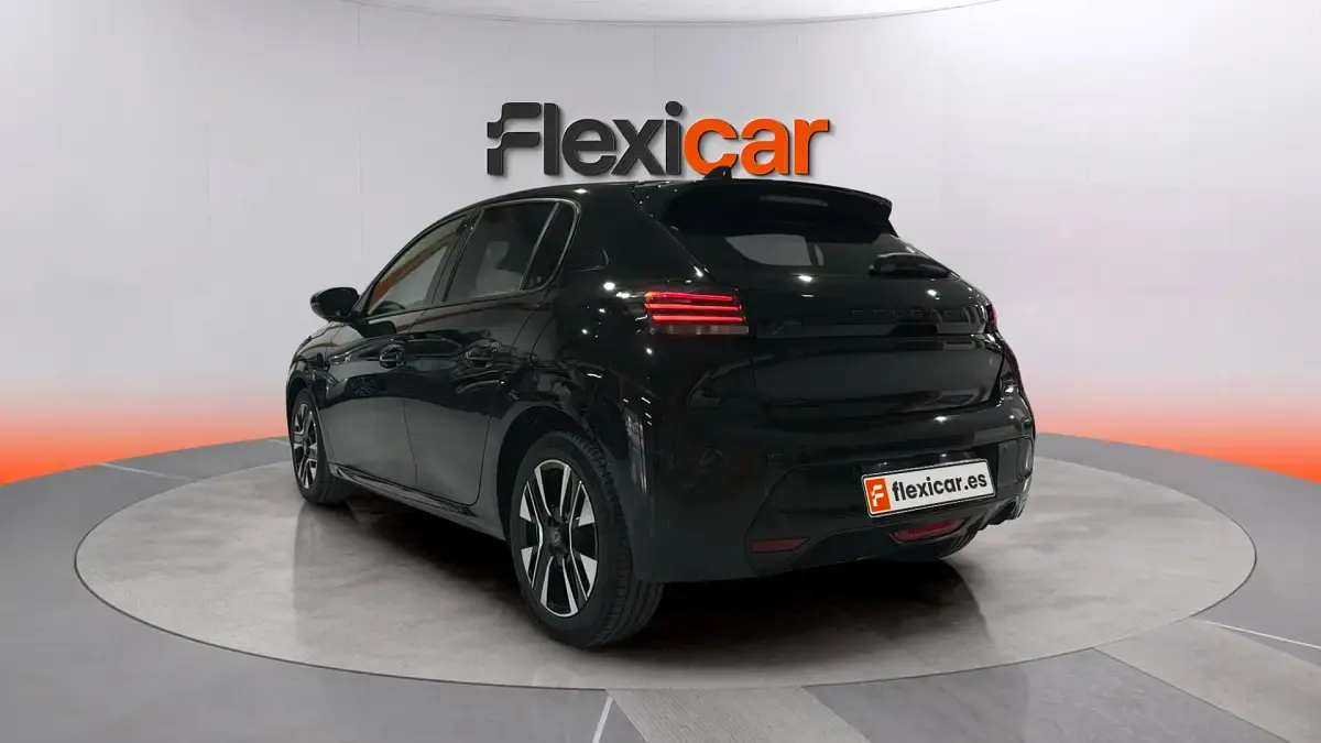 Usado Peugeot 208 Allure 101 CV (74 kW) 2025 Negro Utilitario