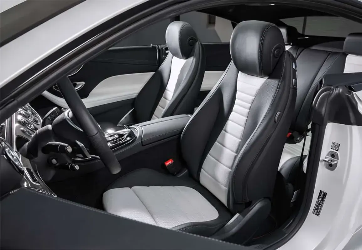 Usado Mercedes E300 245 CV (180 kW) 2017 Plateado Coupe