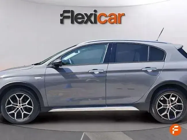 Usado Fiat Tipo Cross 101 CV (74 kW) 2021 Gris Berlina