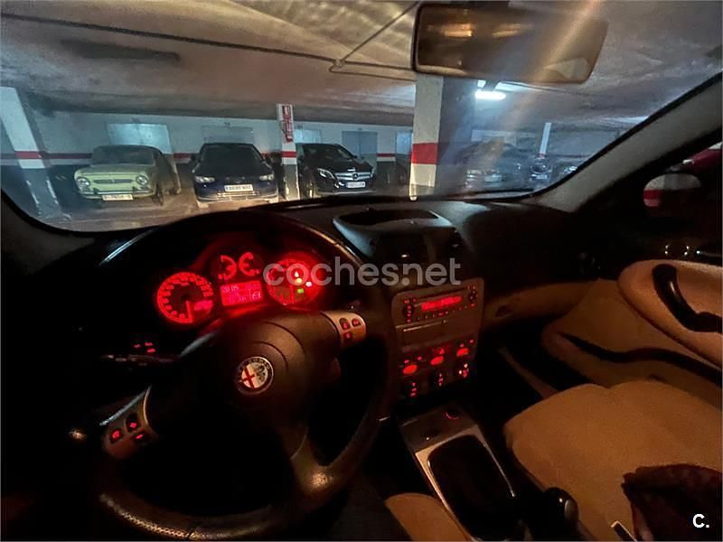 Usado Alfa Romeo 147 Distinctive 105 CV (77 kW) 2009 Negro Utilitario