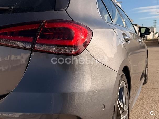 Usado Mercedes A180 109 CV (80 kW) 2019 Gris / plata Berlina