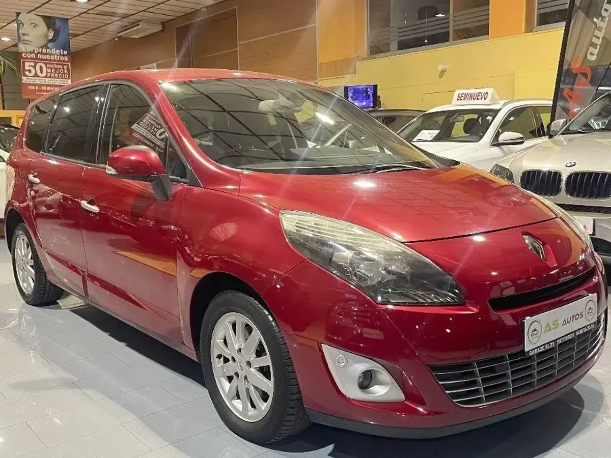 Usado Renault Grand Scénic Dynamique 105 CV (77 kW) 2010 Rojo Monovolumen