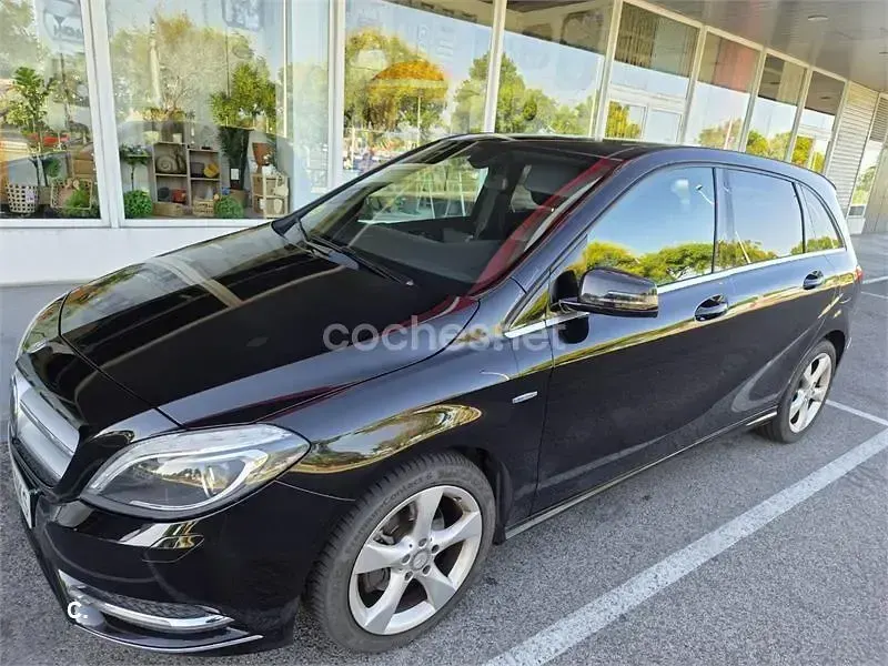Usado Mercedes B180 109 CV (80 kW) 2012 Negro Monovolumen