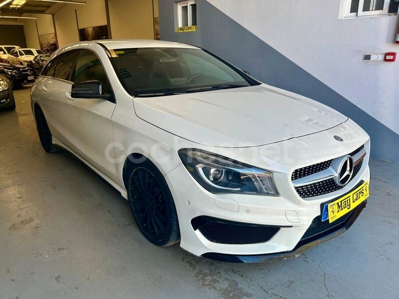 Usado Mercedes CLA220 Shooting Brake AMG line 177 CV (130 kW) 2016 Blanco Familiar