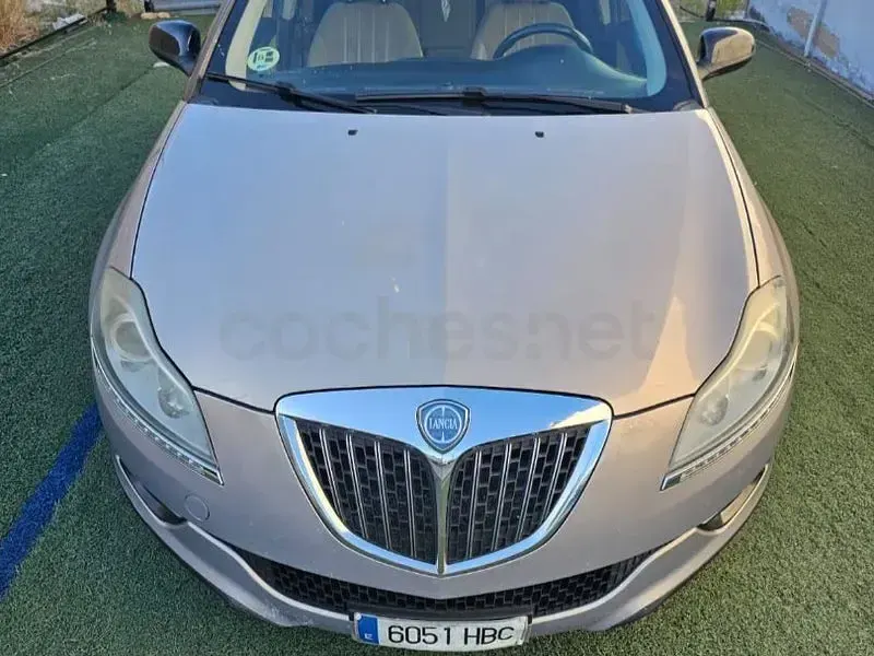 Usado Lancia Delta 120 CV (88 kW) 2010 Beige Utilitario