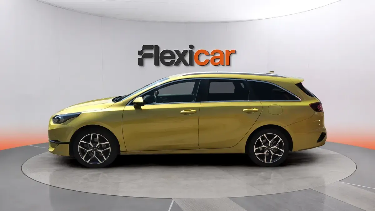 Usado Kia Ceed 120 CV (88 kW) 2023 Amarillo Utilitario