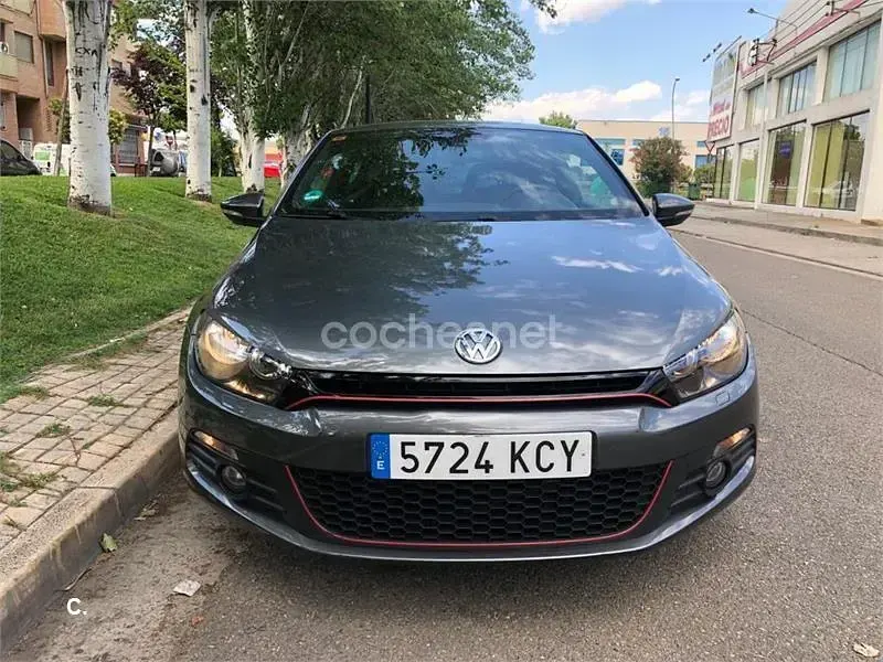 Usado VW Scirocco 160 CV (117 kW) 2010 Gris / plata Coupe