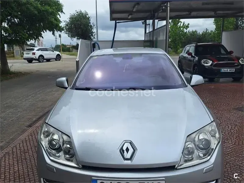 Usado Renault Laguna III Initiale 180 CV (132 kW) 2008 Gris / plata Berlina