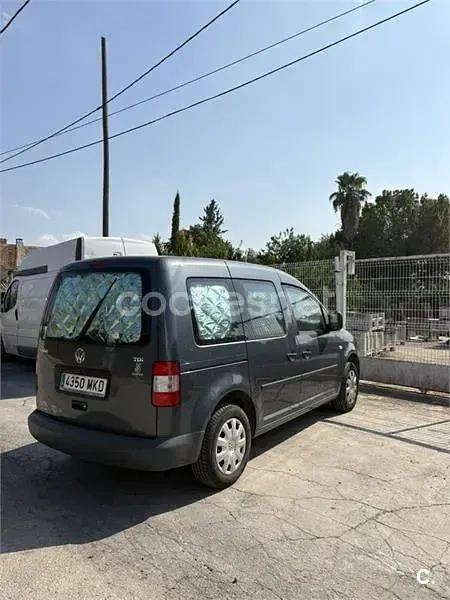 Usado VW Caddy 105 CV (77 kW) 2009 Gris / plata Monovolumen