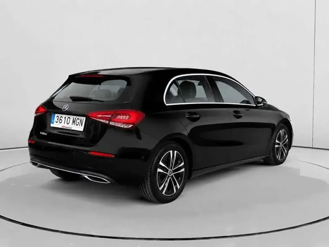 Usado Mercedes A180 136 CV (100 kW) 2023 Negro Utilitario