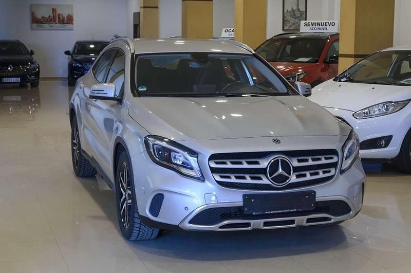 Käytetty Mercedes GLA200 Urban 136 HP (100 kW) 2017 Harmaa Katumaasturi