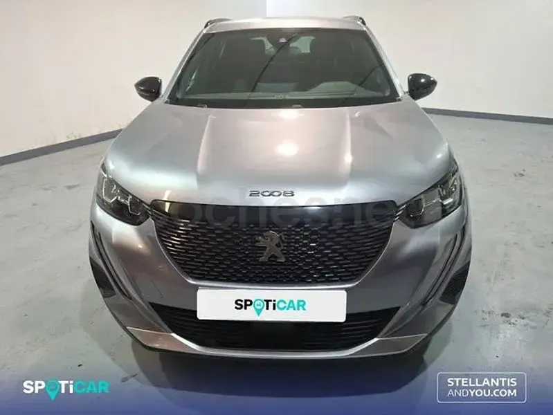 Usado Peugeot 2008 Allure 100 CV (73 kW) 2023 Gris / plata SUV