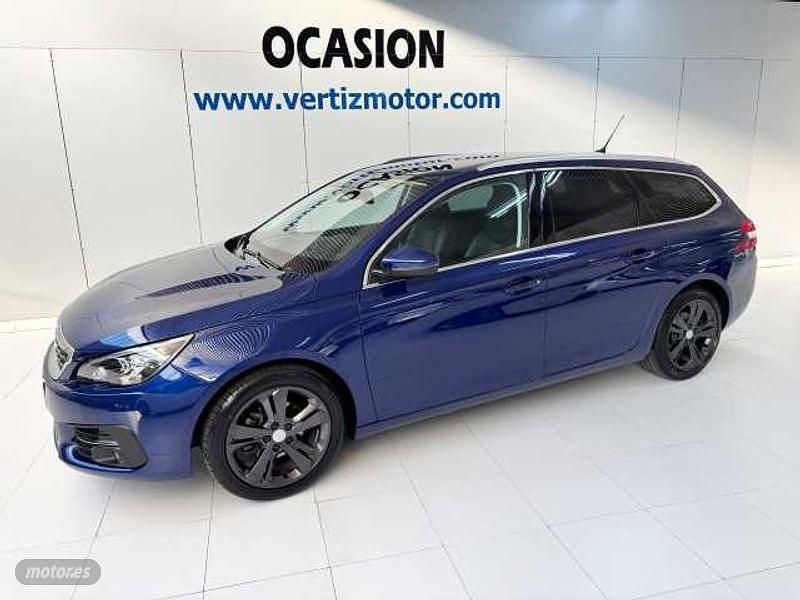 Usado Peugeot 308 Allure 131 CV (96 kW) 2020 Azul Familiar
