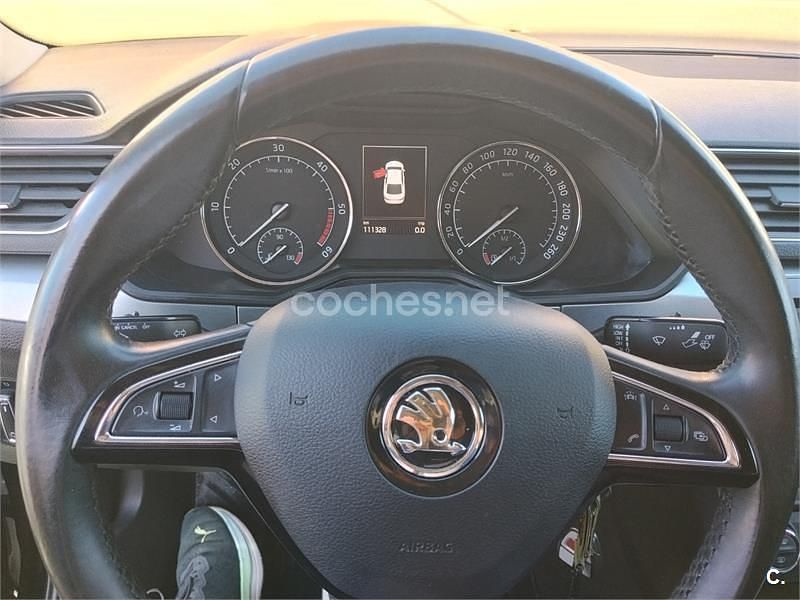 Usado Skoda Superb Ambition 150 CV (110 kW) 2017 Negro Berlina