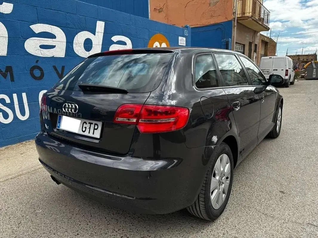 Usado Audi A3 Sportback Ambiente 125 CV (91 kW) 2010 Negro Utilitario
