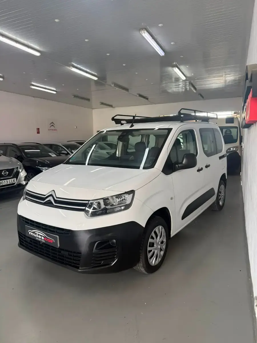 Usado Citroën Berlingo 100 CV (73 kW) 2022 Blanco Monovolumen