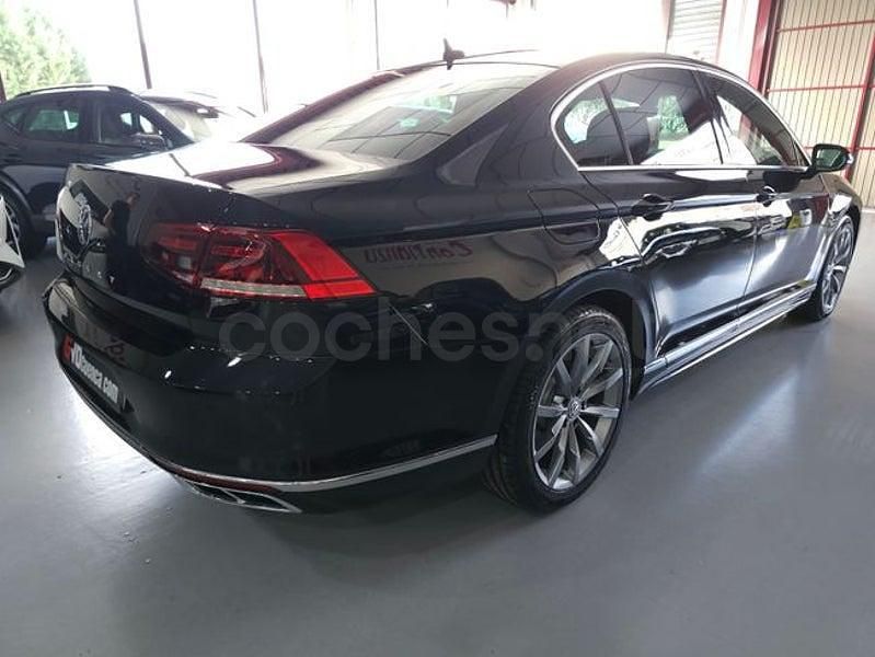 Usado VW Passat R-line 150 CV (110 kW) 2020 Negro Berlina
